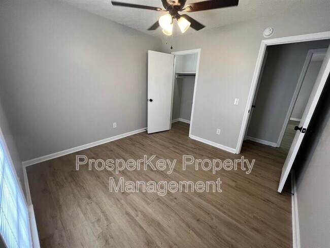 Building Photo - 729 Georgia Dr