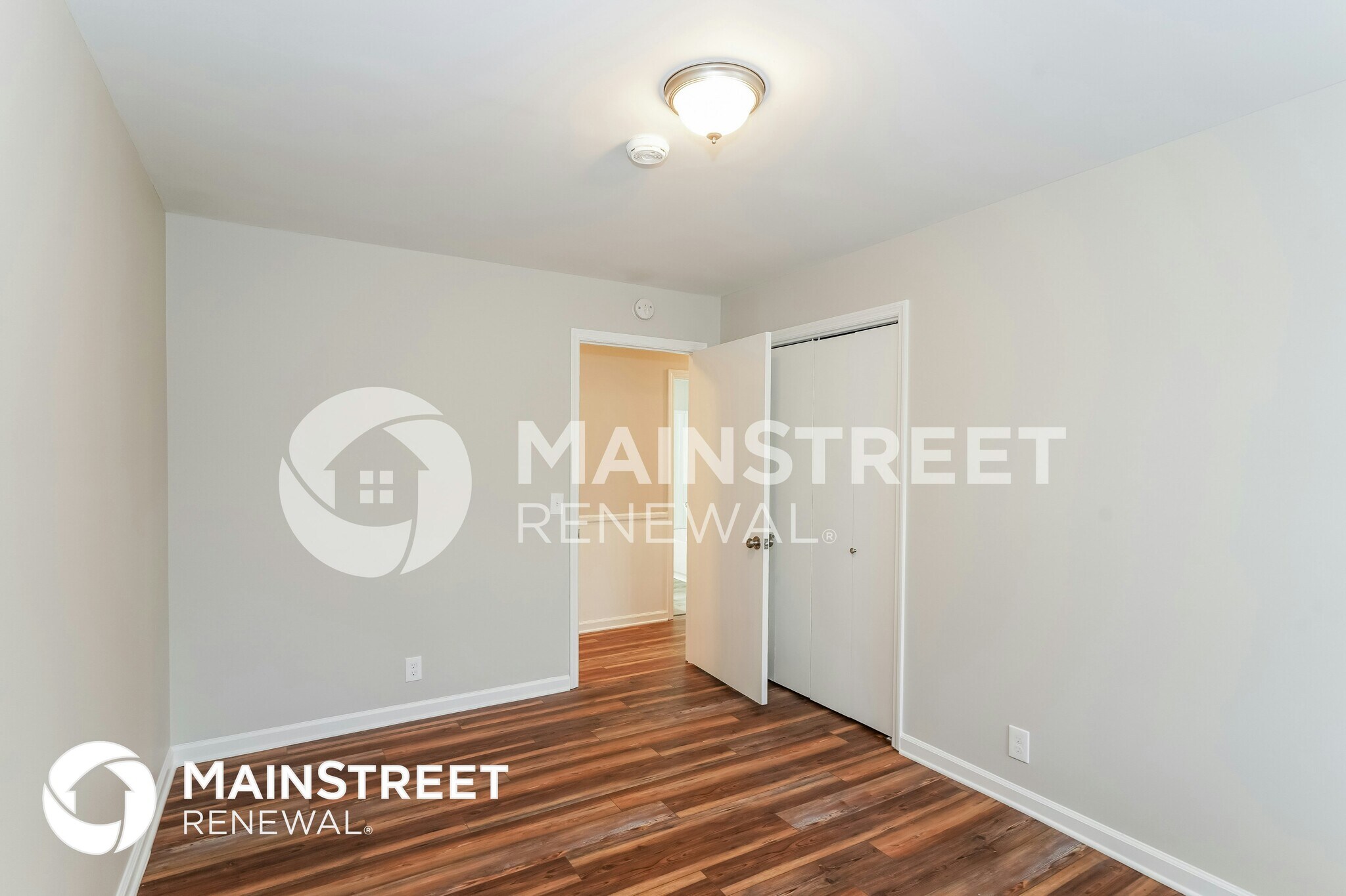 Building Photo - 242 Iris Dr