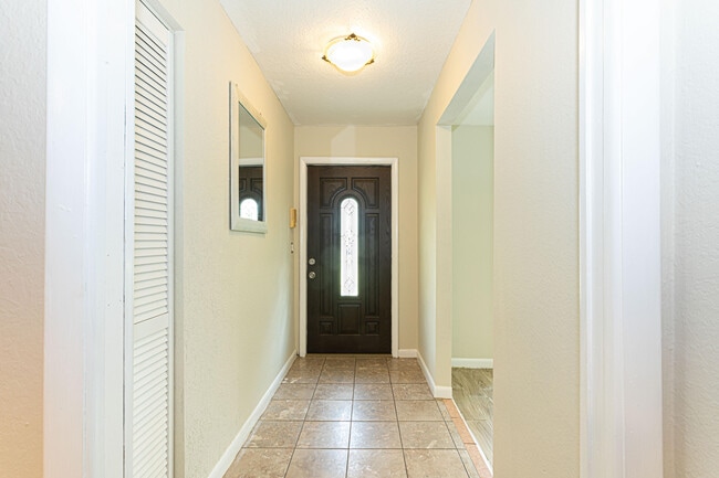 Building Photo - 169 Armadillo Way