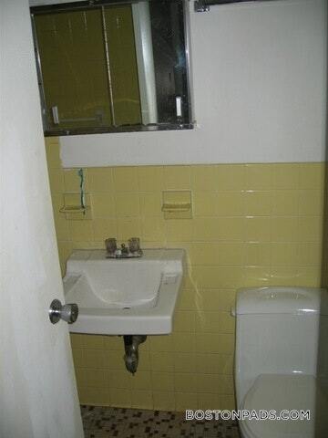 Building Photo - 524 Putnam Ave