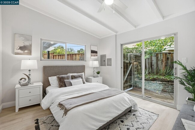 Building Photo - 289 Sierra Dr