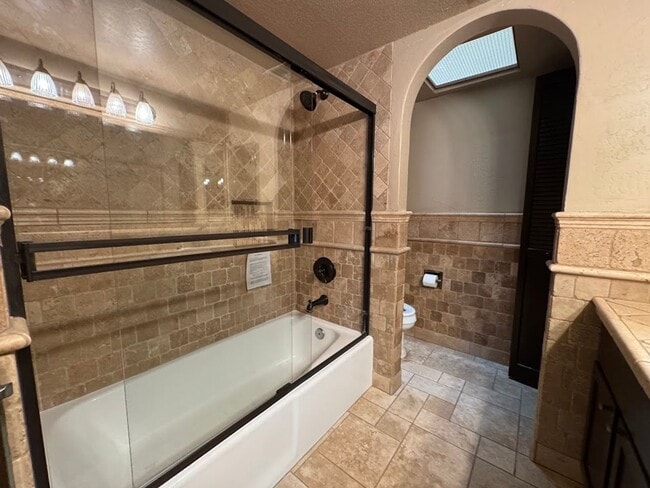 Building Photo - Modern Living Meets Outdoor Luxury in North Phoenix