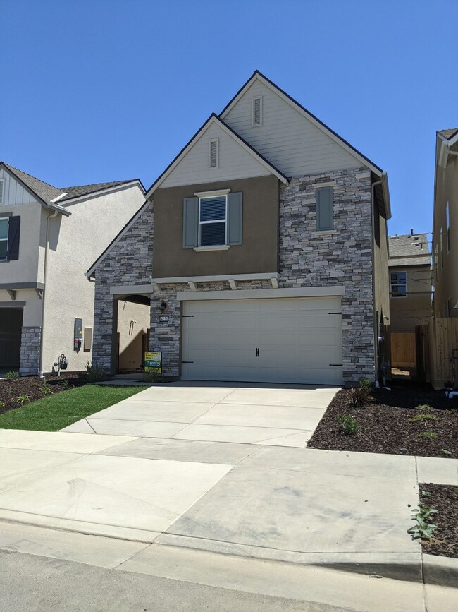 Primary Photo - Ready Now! Beautiful Two Story Home in Nor...