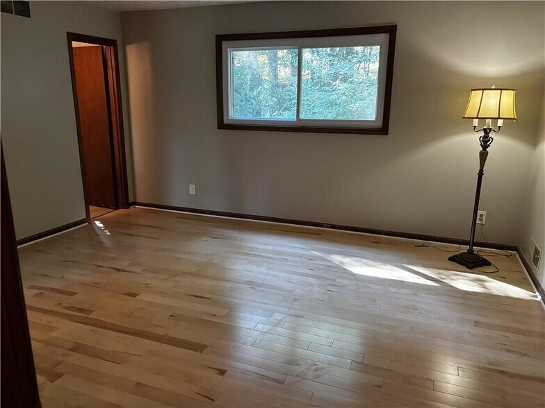 Building Photo - 3260 Creek Hollow Dr