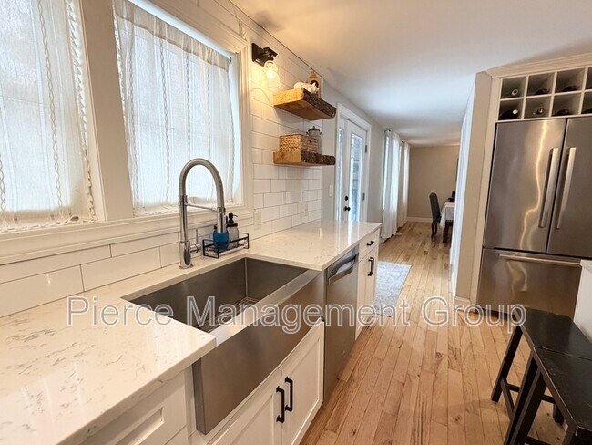 Building Photo - 395 Critchett Rd