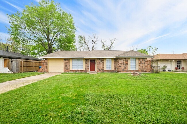 Primary Photo - 122 W Havner Ln