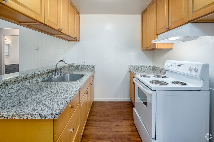 Primary Photo - Shasta Glen Apartments