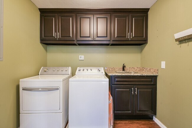 Building Photo - 9502 FM 1462 Rd