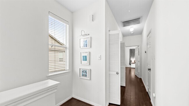 Building Photo - 1417 Anita St