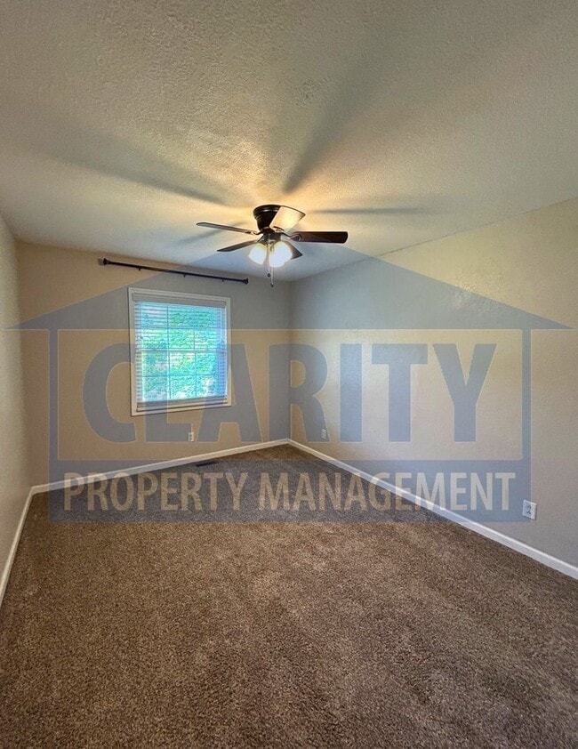 Building Photo - Gorgeous four bedroom home!!