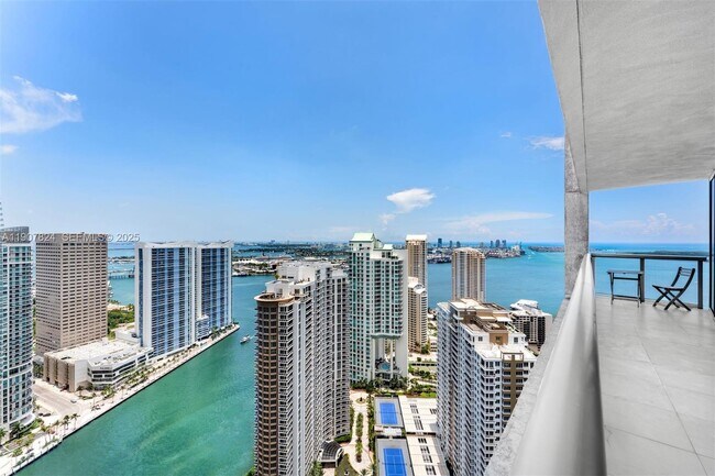 Building Photo - 495 Brickell Ave