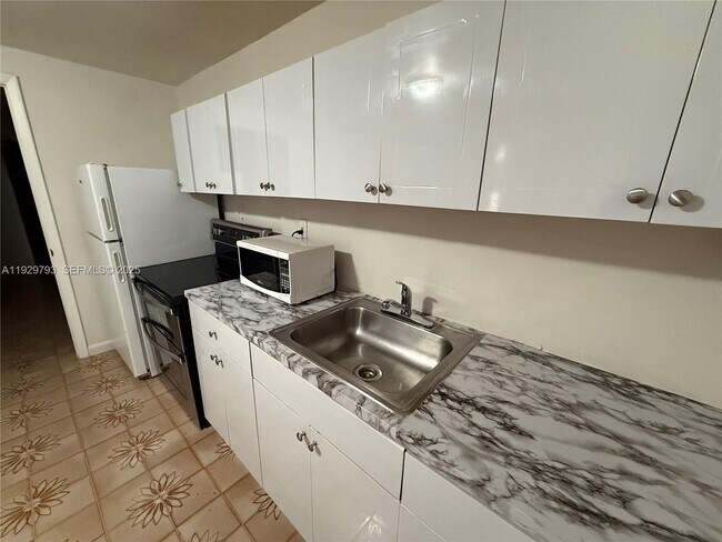 Building Photo - 6765 SW 19th St