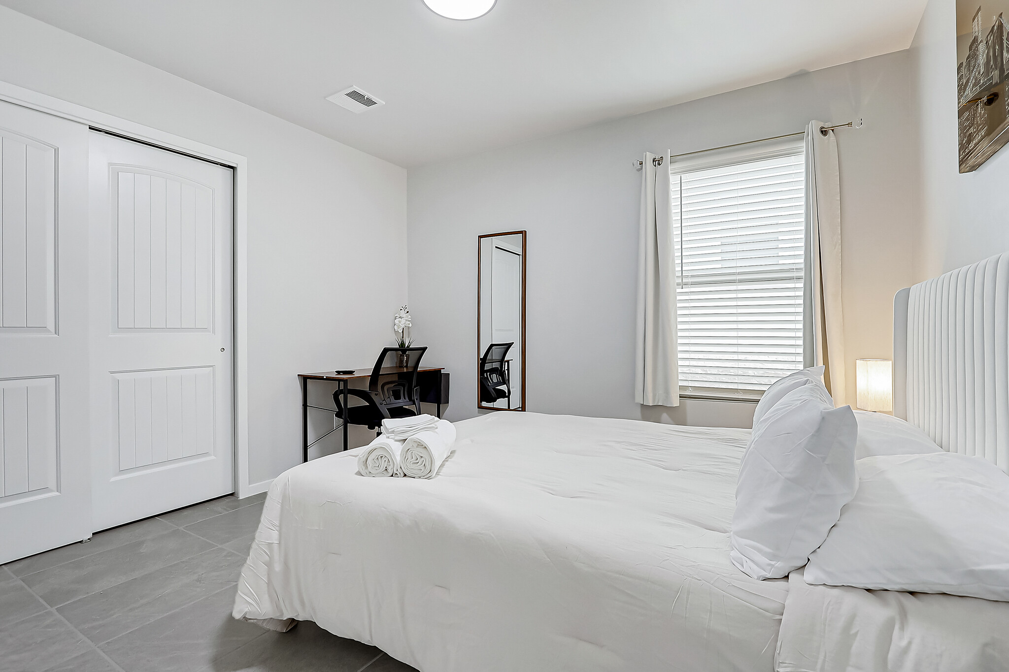 Bedroom w/Work Desk - 13054 Oakhampton Ave