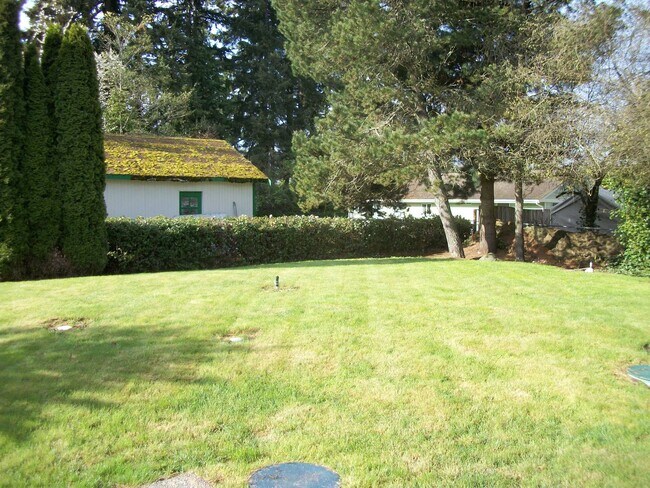 Building Photo - Tracyton Home! 2 Bedrooms with Large Fenced Yard