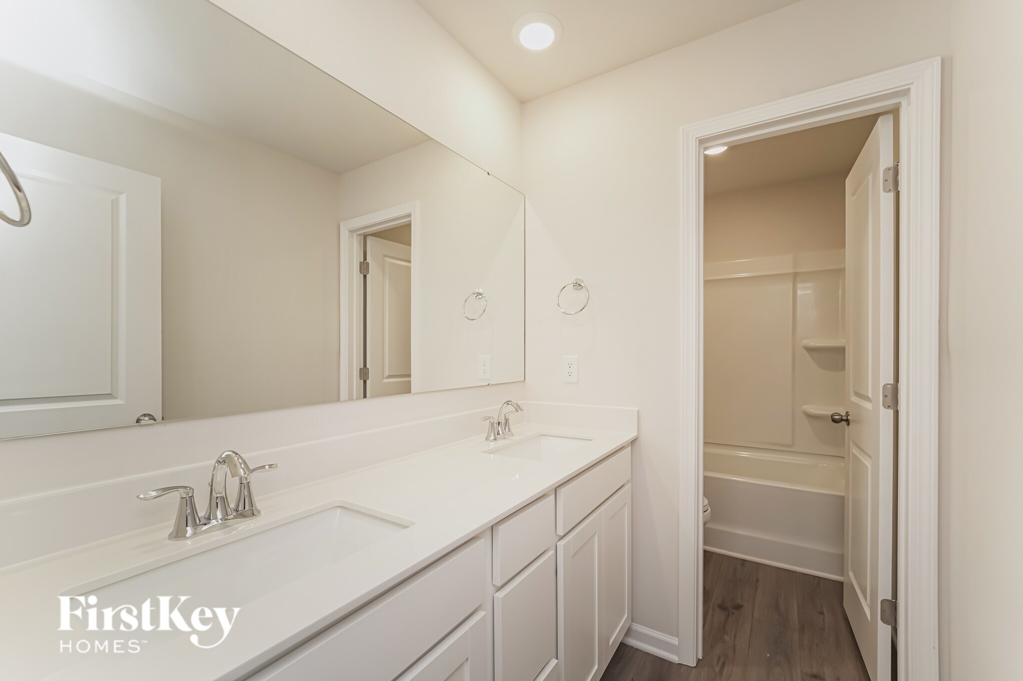 Building Photo - 381 Hollingswood Dr