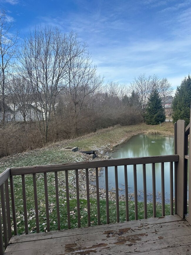 Building Photo - Beautiful Worthington Townhome!