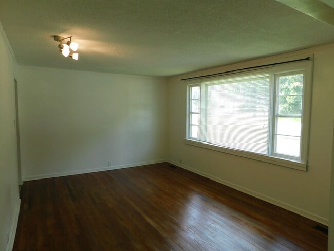 Building Photo - Single Family Home Just Minutes From MCAS Cherry Point!