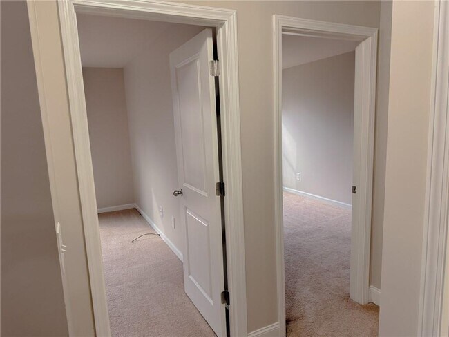 Building Photo - 786 Garbrooke Dr