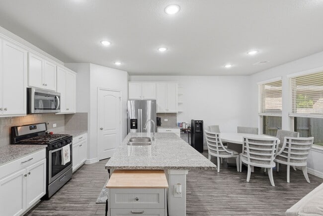 Building Photo - 127 Buttonwood Ct