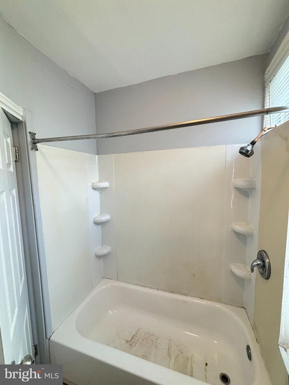 Building Photo - 2054 Bellmore St