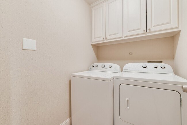 Building Photo - 430 Pecore St