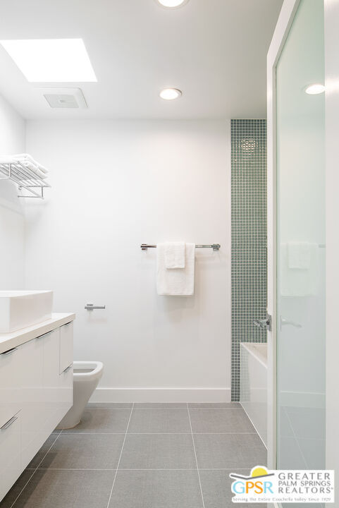 Building Photo - 717 Orlando Ave