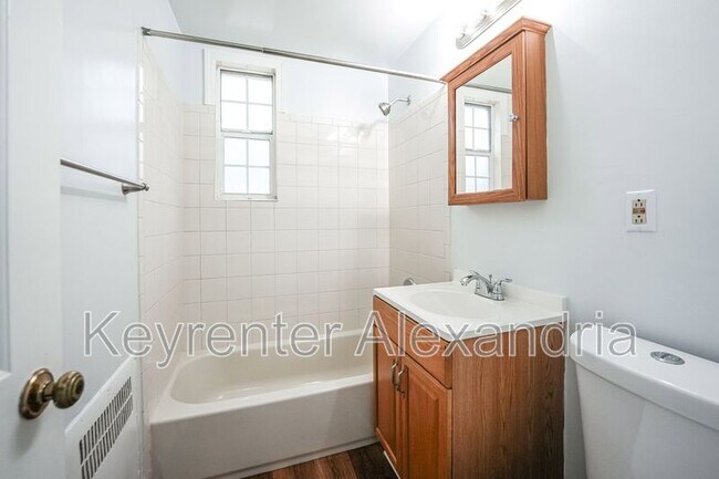 Building Photo - 206 N George Mason Dr