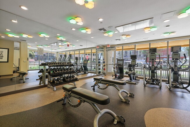 Building Photo - Emme