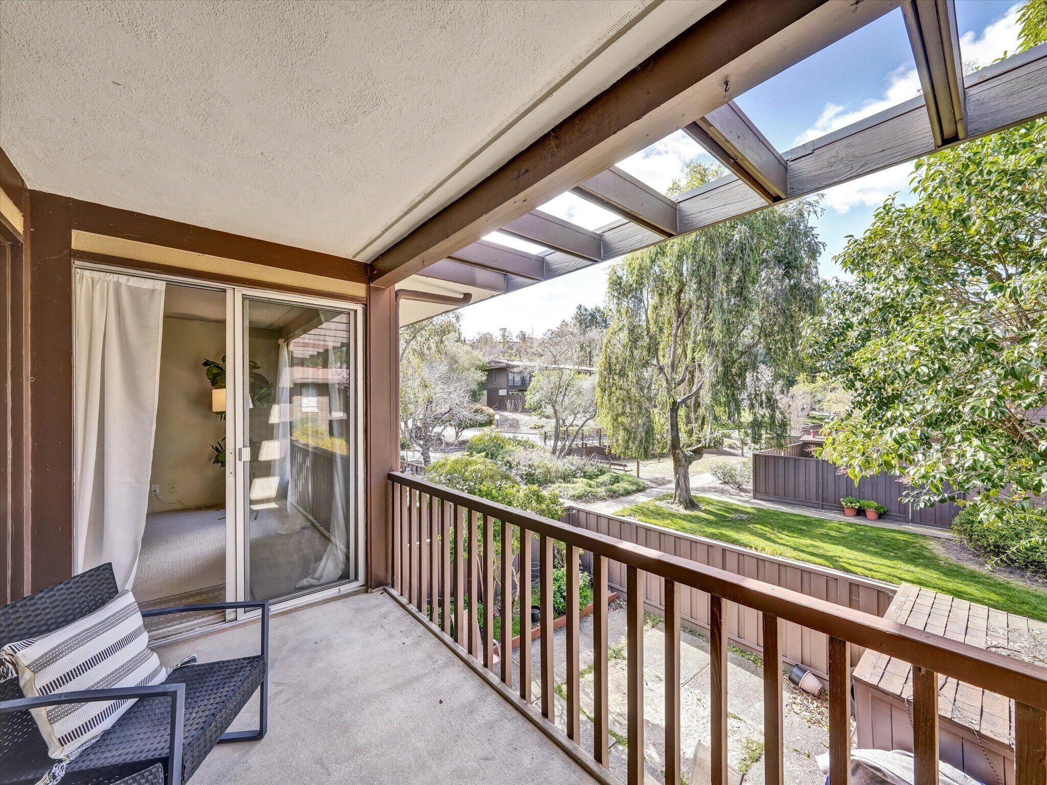 Large Balcony - 38 Surrey Ln
