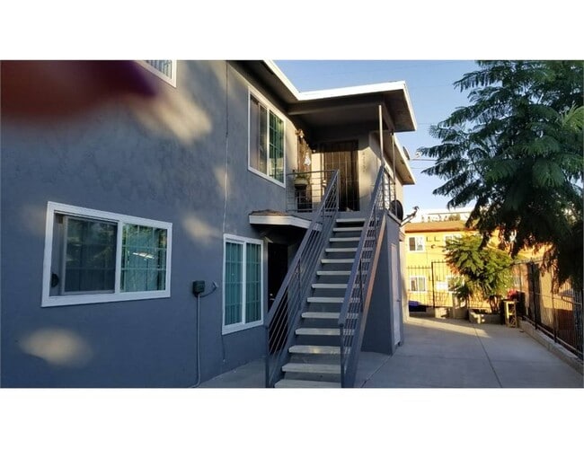 Building Photo - 4253 1/2 Altadena Ave.