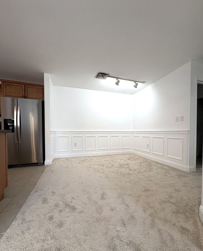 Building Photo - Completely updated 2 bed condo in desireab...