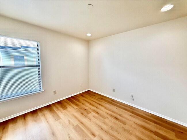Building Photo - House in SE Austin Near Airport and Tesla!