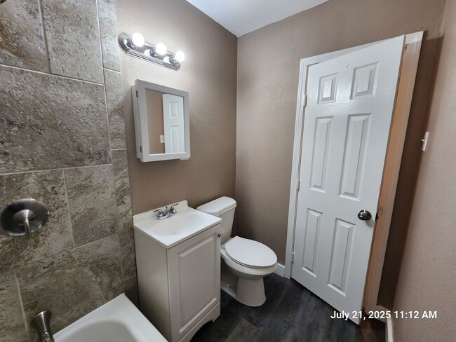 Building Photo - Updated 1 bed/1bath - move in ready