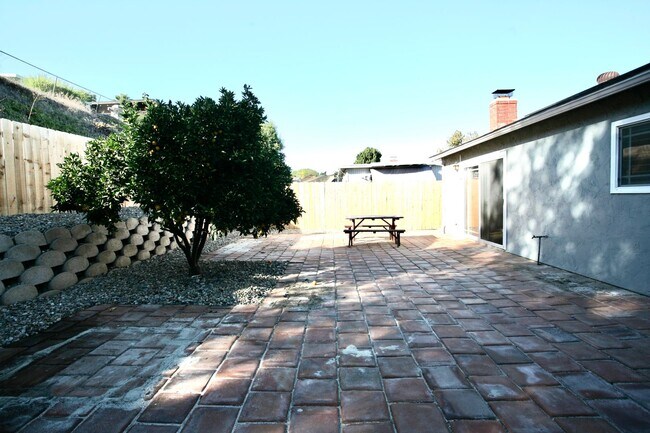 Building Photo - 3br 2ba in a Great Family Neighborhood