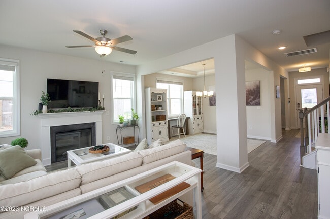 Building Photo - 402 Summer Wind Wy