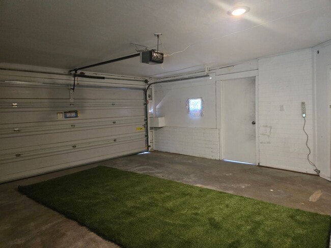 Building Photo - Cozy 3 bed, 2 bath home in Phoenix, No HOA!