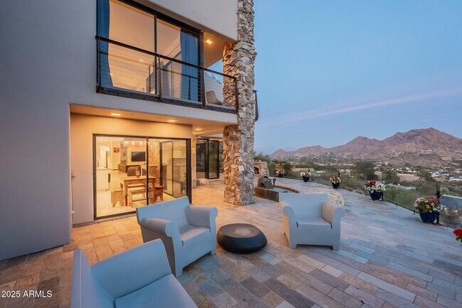 Building Photo - 7044 N Hillside Dr