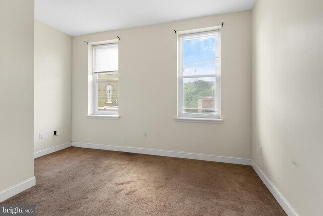 Building Photo - 4215 Ridge Ave