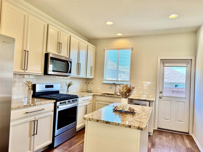 Building Photo - 717 Bayberry Cir