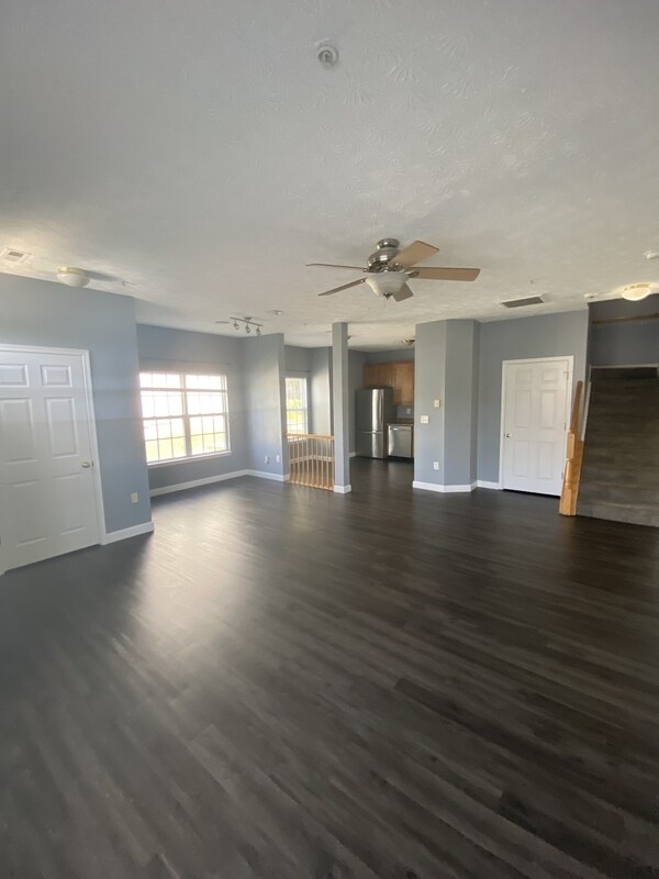 Building Photo - 8025 Brookstone Ct