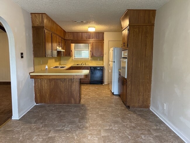 Building Photo - 2103 Omega Cir