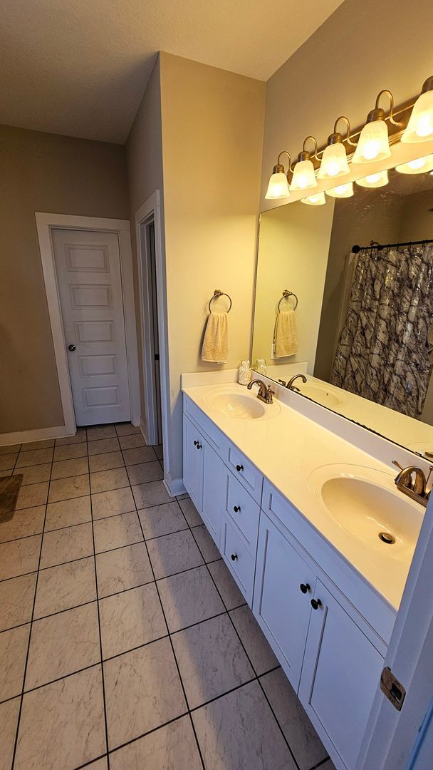 Building Photo - 3 BR 2 BA Garland Shores Subdivision