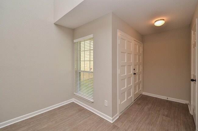 Building Photo - 13214 Ravensway Dr
