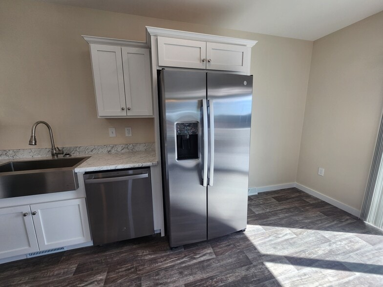 Building Photo - 73 Ivan Dr