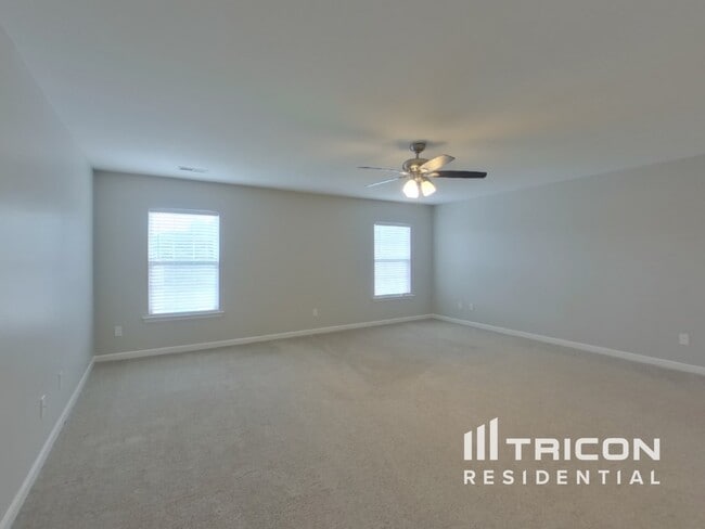 Building Photo - 714 Streamside Dr
