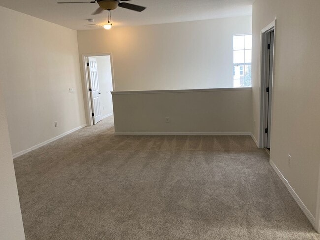 Building Photo - Gorgeous 3 bedrooms, 3.5 baths plus a LOFT...