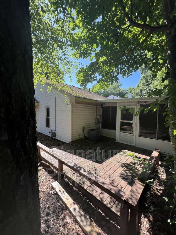 Building Photo - 921 Wickford Dr