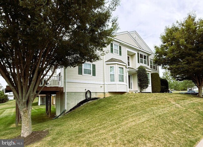 Building Photo - 240 Honey Hollow Ln