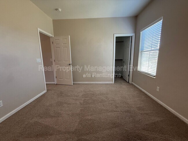 Building Photo - 13327 N 152nd Ave
