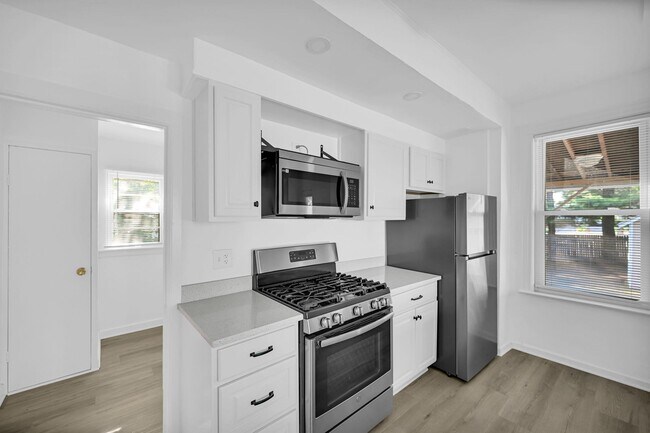 Building Photo - 153 Franklin Ave